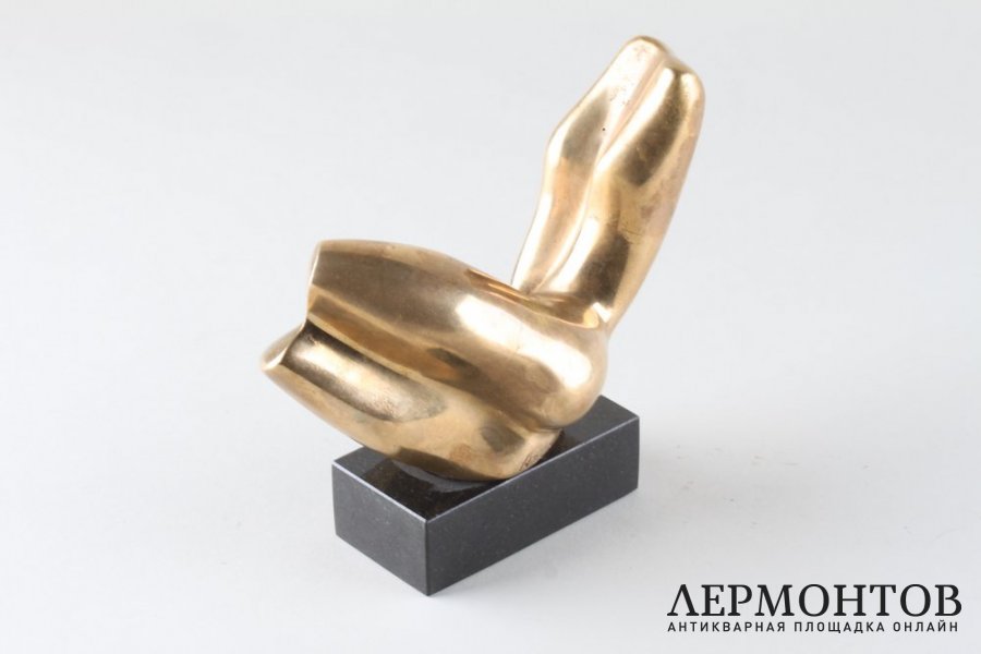 Скульптура Reclining Torso Лежащий Торс. Автор А.А. Архипенко, отливка 1980-х гг.
