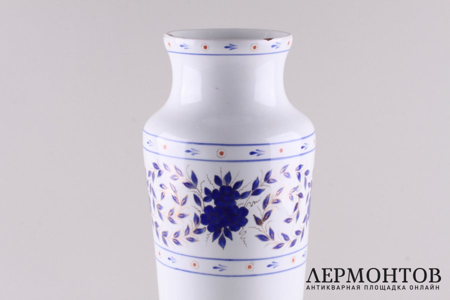 Ваза Синие цветы. Фарфор, кобальт. СССР, Кировский фаянсовый завод, 1927-35
