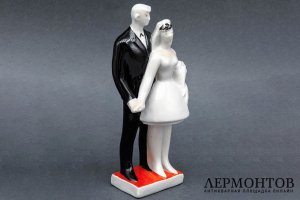 Статуэтка Свадьба. СССР, Дулево, Н. Малышева, 1970-80е гг. Фарфор, роспись.