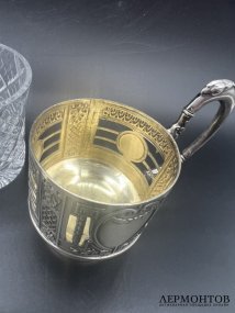 Подстаканник в стиле неоклассицизма со стаканом и ложкой. Серебро 84 пробы, 2-я артель, Г. Клингерт, Россия, 1899–1917 годы