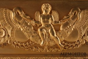 Часы каминные в стиле ампир. Бронза, литье, золочение. Франция, начало 19 в.