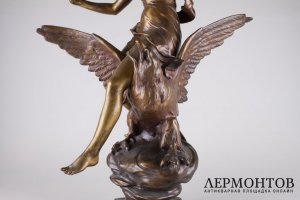Скульптура Геба и орел Зевса. Скульптор J.Levasseur. Бронза.Франция.