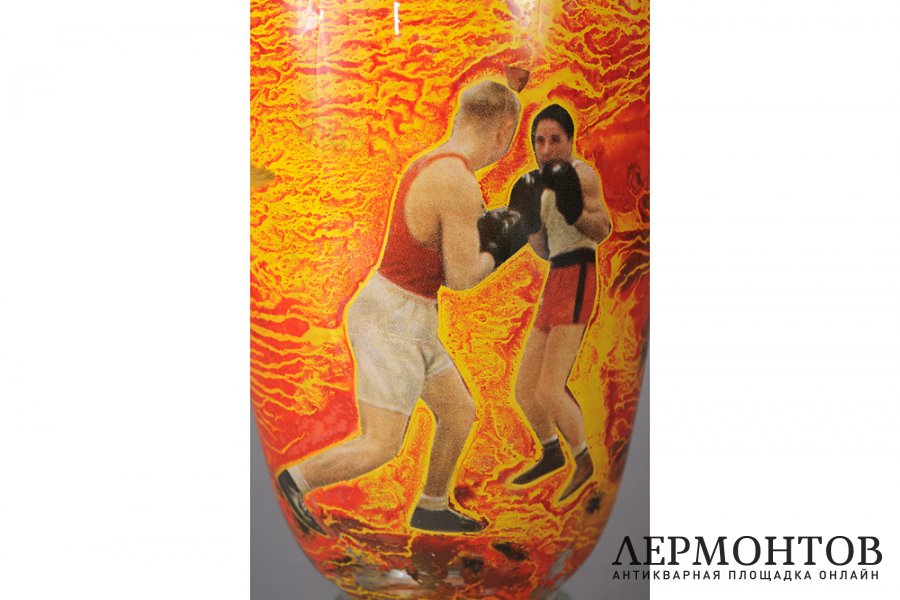 Декоративная ваза кубок Борцы. СССР, 1960-1970-е гг. Стекло, латунь.