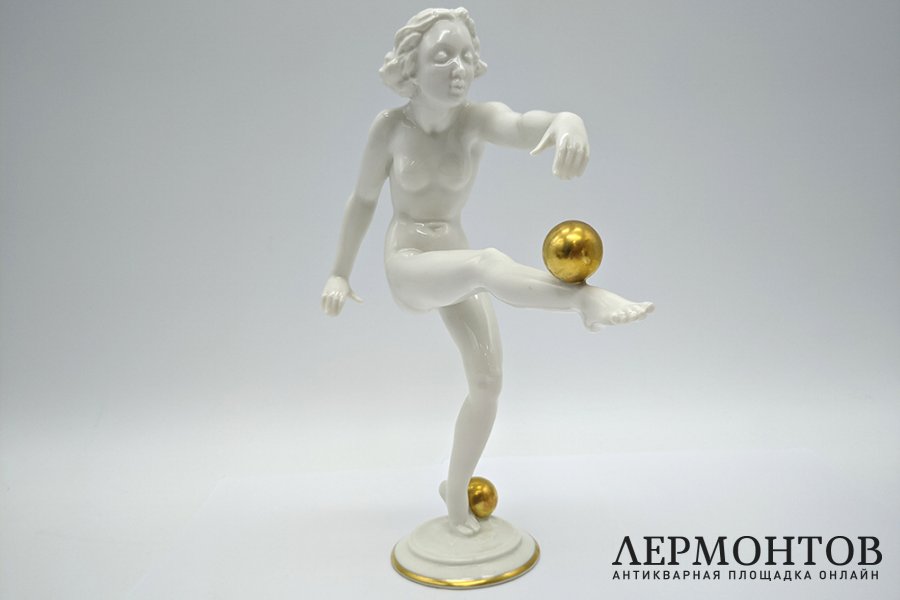 Статуэтка Девушка с мячом, ар-деко. Фарфор. Германия, Hutschenreuther, 1955-1968