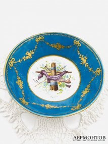 Орешница с бирюзовым бортом и цветочными гирляндами. Фарфор, роспись, золочение, Sevres, Франция, 2-я половина 18 века