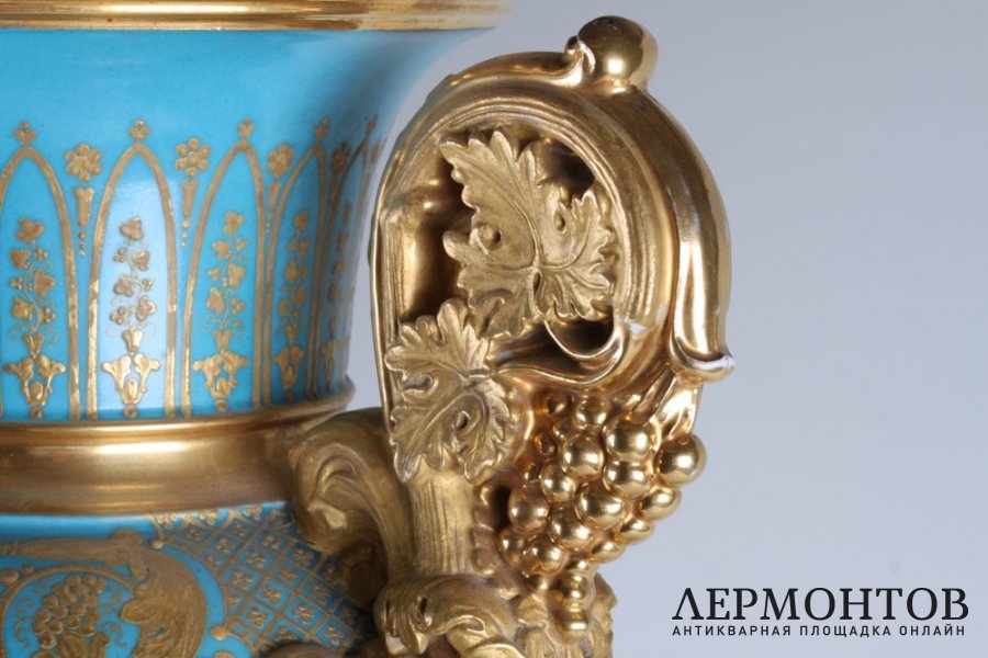 Ваза. Франция, Севрская мануфактура.  Фарфор, бронза.