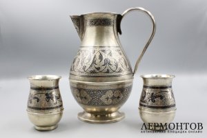 Кувшин и стаканы с черневым узором. СССР, Кубачи, 1990-е гг. Серебро 875 пробы.