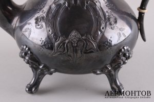 Кофейник в стиле барокко. Veyrat. Серебро 950 пробы, патина. Пер. пол. XIX в.