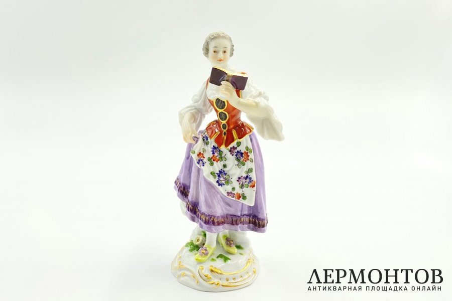 Статуэтка Дама с книгой. Германия, Meissen, первая треть 20 в. Фарфор.