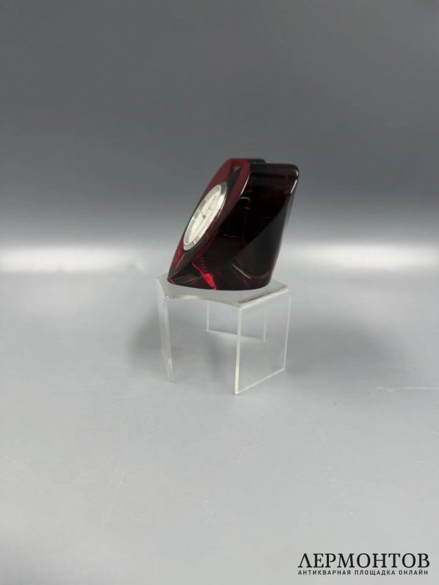 Настольные часы «Puffed Heart». Рубиновый хрусталь, Baccarat, Франция