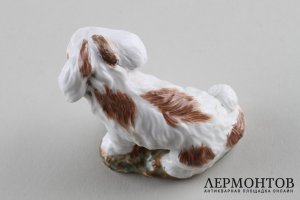 Статуэтка Русская болонка. Россия, фарфоровый завод А. Попова, кон. 19 в. Фарфор.