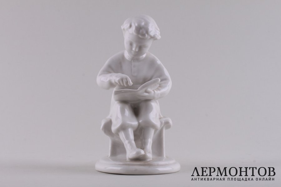 Статуэтка Юный Ленин. СССР, Ленинградский фарфоровый завод, 1950-е гг. Фарфор