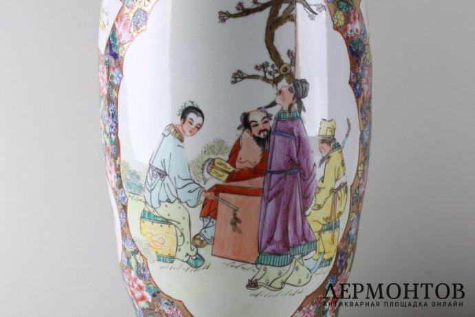 Декоративная ваза с росписью. Япония, 1960 - 1980 е гг. Фарфор. 2 шт.