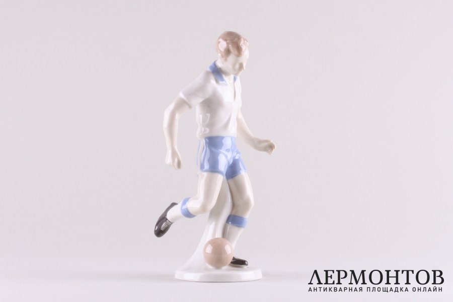 Статуэтка Футболист. Германия, фабрика Wagner Apel. Фарфор, роспись. 1960-е гг.