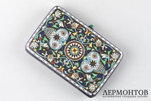 Портсигар с полихромными эмалями по скани. Москва, фирма И.П. Хлебникова. Серебро 88.