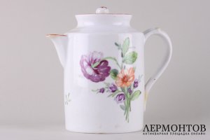 Молочник из сервиза с цветочным декором и маркой Придвор. Россия, ИФЗ, 18 в.