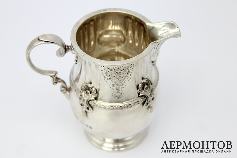 Молочник в стиле историзм. Серебро. Англия, Wilson and Gill, 1928.