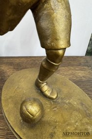 Скульптура «Футболист». Металл, по модели Манизера, СССР, 1960–1980 годы