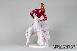 Скульптура Танцовщица. Чехия, мануфактура Royal Dux, авт. мод. Elly Konigova. Фарфор.