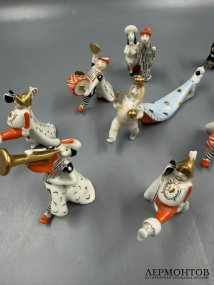 Скульптурная композиция «Голый король». Фарфор, ЛЗФИ, скульптор Л. Н. Сморгон, СССР, 1950–1960 годы
