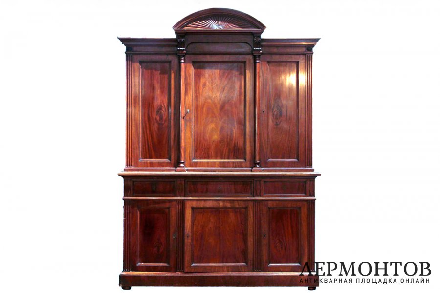 Буфет, шкаф в стиле ампир. Россия, 1800-1830е. Красное дерево