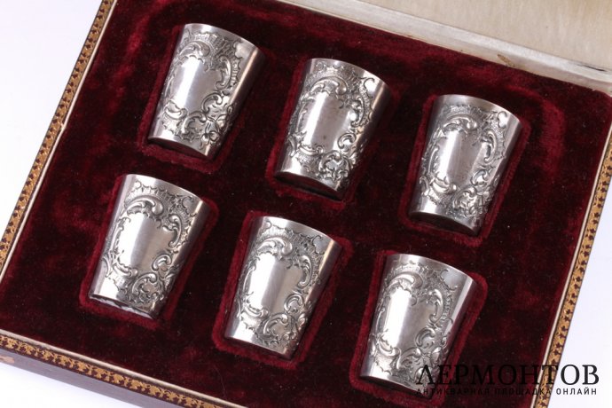 Ликерный набор из шести стопок в стиле рококо в коробке. Серебро 800 пробы. Германия