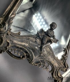 Настольное зеркало с музицирующим путти. Шпиатр, Западная Европа, рубеж 19–20 вв.