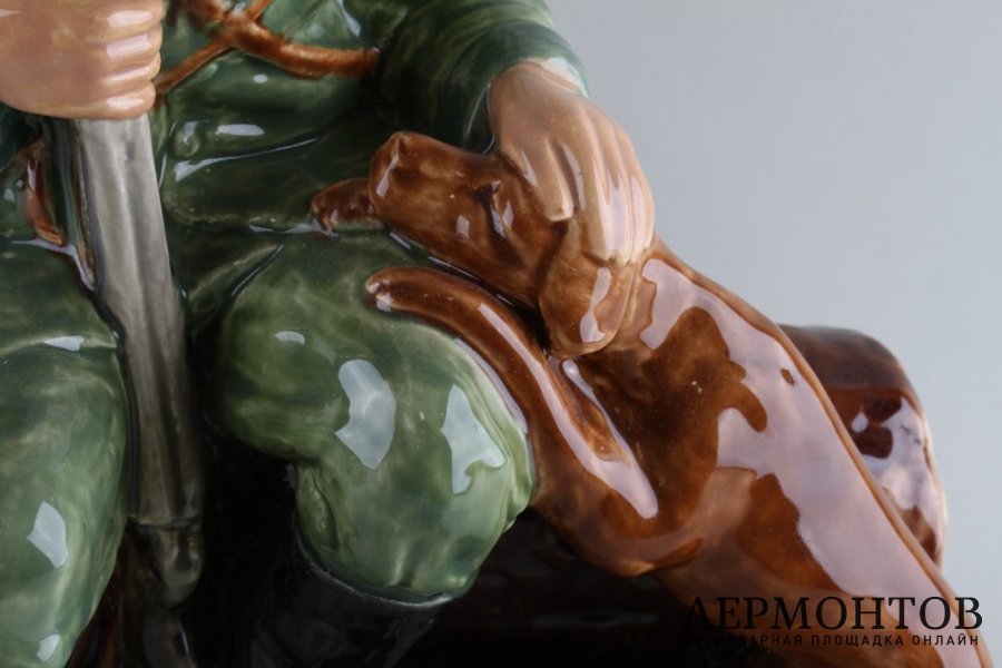 Статуэтка. Охотник с собакой. Фарфор. RAKO, Чехословакия, 1940-e годы.