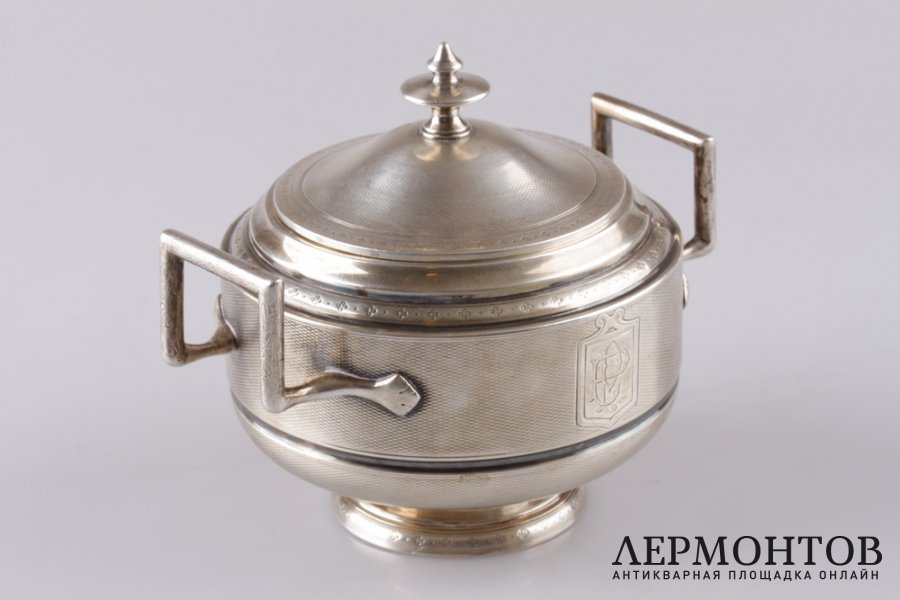 Сахарница Tallois в технике гильоше. Серебро 950 пробы. Франция, начало XX века.