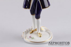 Статуэтка. Юноша с гитарой. Фарфор, роспись. Royal Dux Bohemia, XX век.