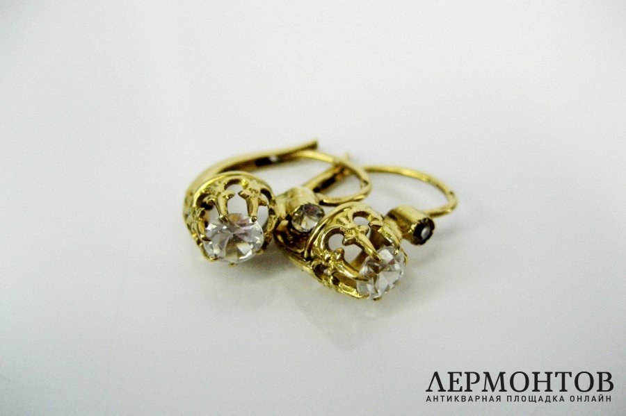 Серьги. Золото 750 пробы, стразы. Европа, рубеж XIX-XX веков.