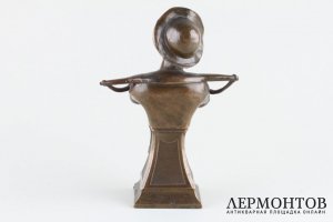 Бюст юноши с коромыслом. Бронза. Западная Европа, конец XIX-начало ХХ века.
