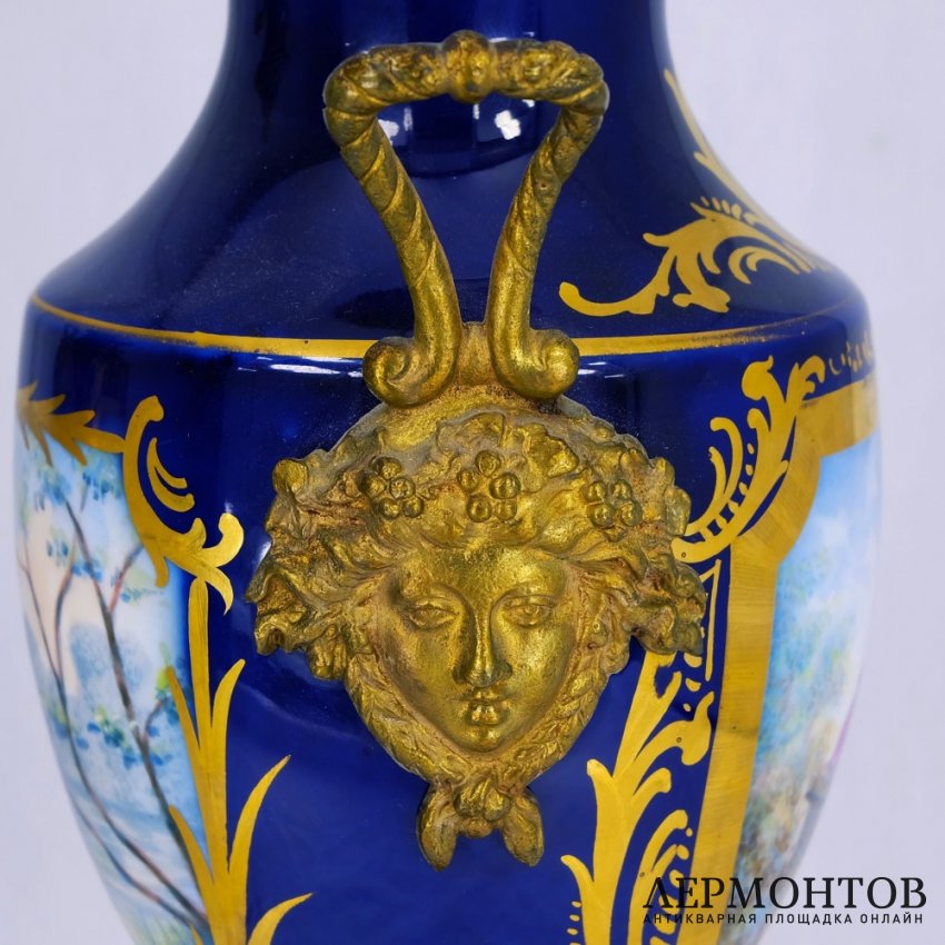 Ваза-кубок (2 шт.). Фарфор, бронза, кобальт,Франция, конец XVIIIв.