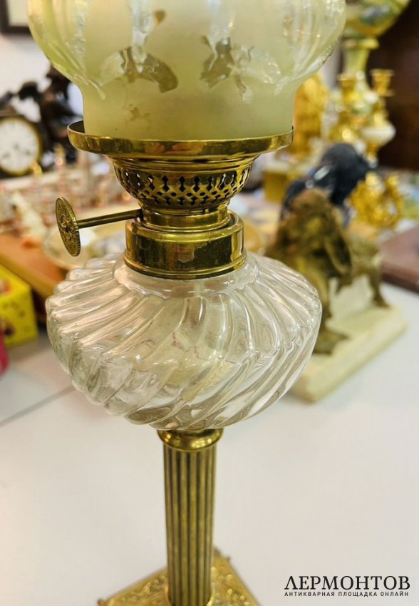 Керосиновая лампа с зелёным плафоном. Латунь, стекло, Kosmos Brenner, 1930–1940-е
