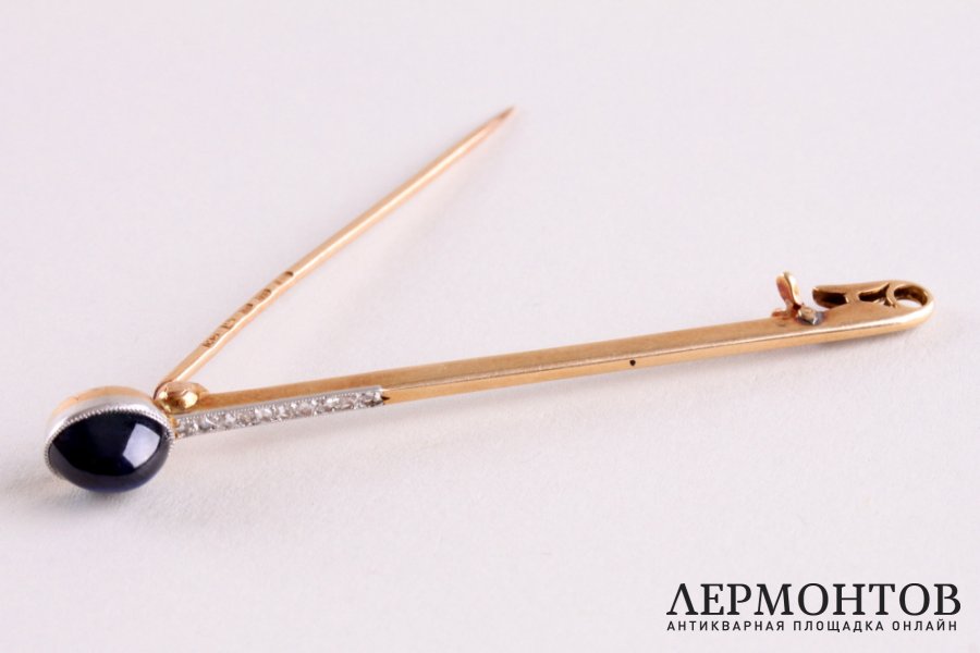 Брошь с сапфиром 2 ct и бриллиантами. СССР. Золото 583 пробы.