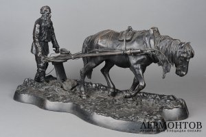 Скульптура Граф Скульптура Граф Толстой пашет. Формовщ Самойлин. Россия, 1913. Чугун.