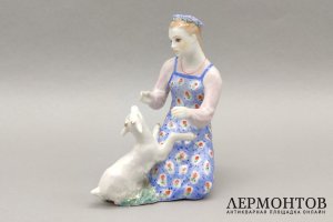 Статуэтка Сестрица Аленушка и братец Иванушка. Кожин П.М. Фарфор. СССР, Дулево, 1950е