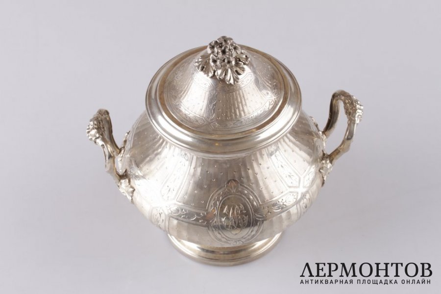 Сахарница в технике гильоше, классика. Серебро 950 пробы. Франция