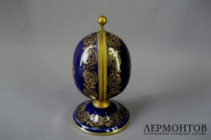 Емкость для хранения духов. Фарфор. Франция, Лимож, ХХ век. Высота 13 см.