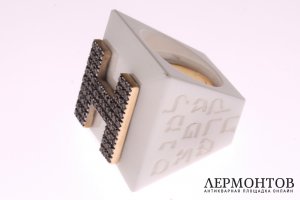 Кольцо белое. Керамика, черные бриллианты 0,54 ct.  