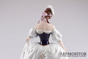 Статуэтка. Девушка в шляпе. Фарфор, роспись. Royal Dux Bohemia, XX век.