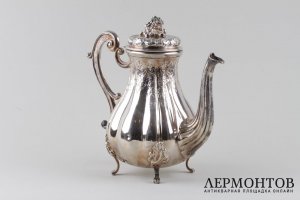 Кофейник в классическом стиле. Серебро 800. Италия, XX век.