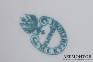 Четыре тарелки в стиле модерн. Фарфор. Российская империя, фабрика Кузнецова, 1880-е.