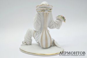 Статуэтка Пьеро с букетом цветов, в стиле ар-деко. Германия, Rosenthal, 1926 год.