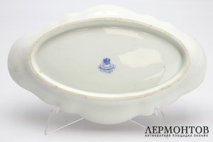 Блюдо с пословицей. Российская империя, Корниловы, 1880е гг. Фарфор, деколь.