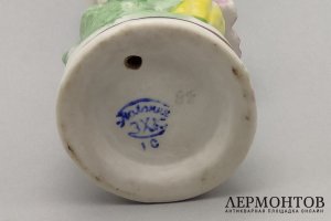 Статуэтка Потерялась, Ау. Фарфор, роспись. СССР, Полонне ЗХК, 1956-1972.