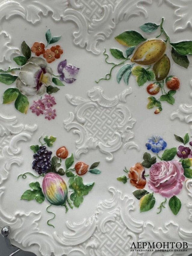 Блюдо с цветочными букетами и рельефом. Фарфор, роспись, Meissen, Германия, 19 век
