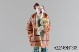 Статуэтка Клоун с букетом. Ditmar  Urbach, Чехословакия. Фарфор, 1918-1938 гг