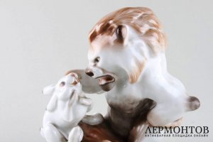 Статуэтка Заяц во хмелю. СССР, ЛФЗ, автор Б.Я. Воробьев, 1950-е гг. Фарфор.
