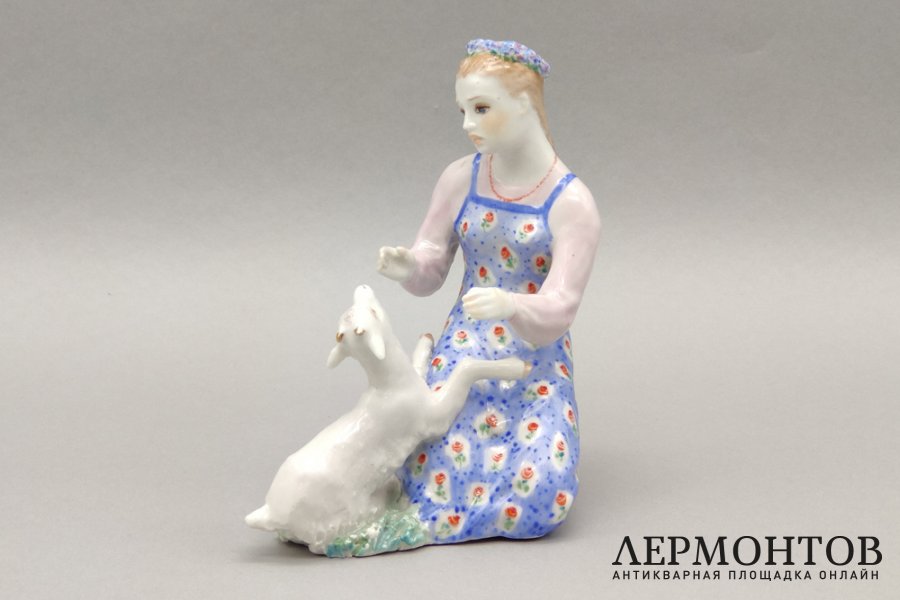 Статуэтка Сестрица Аленушка и братец Иванушка. Кожин П.М. Фарфор. СССР, Дулево, 1950е